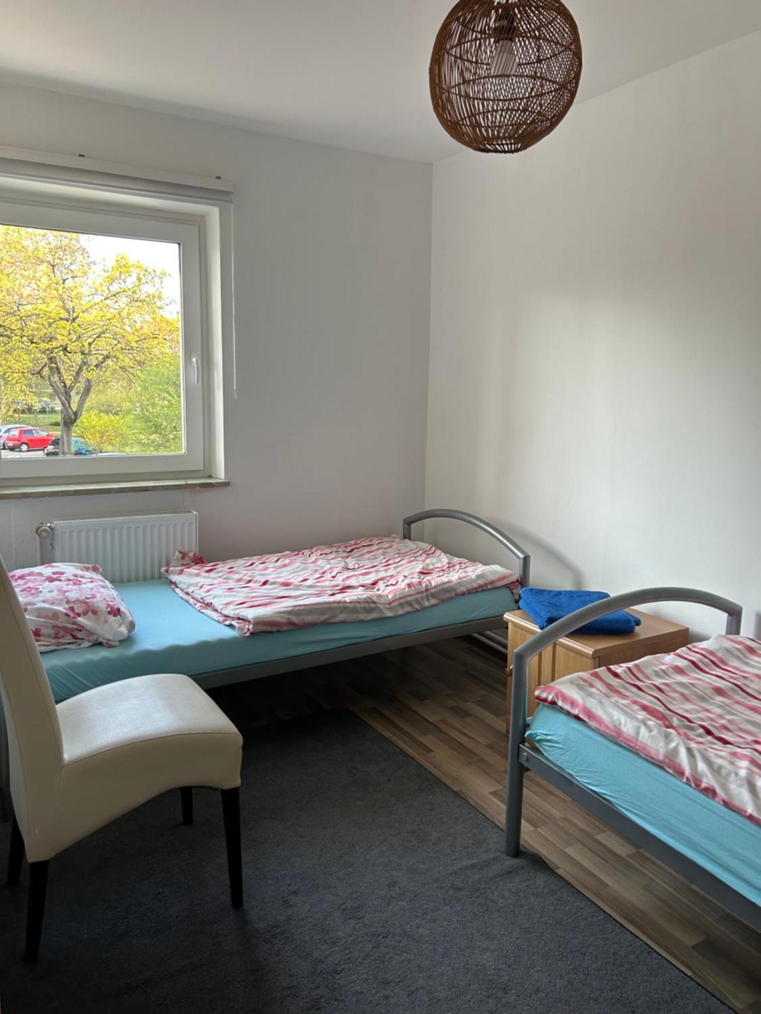 Messe-wohnung Mit Balkon Apartment *