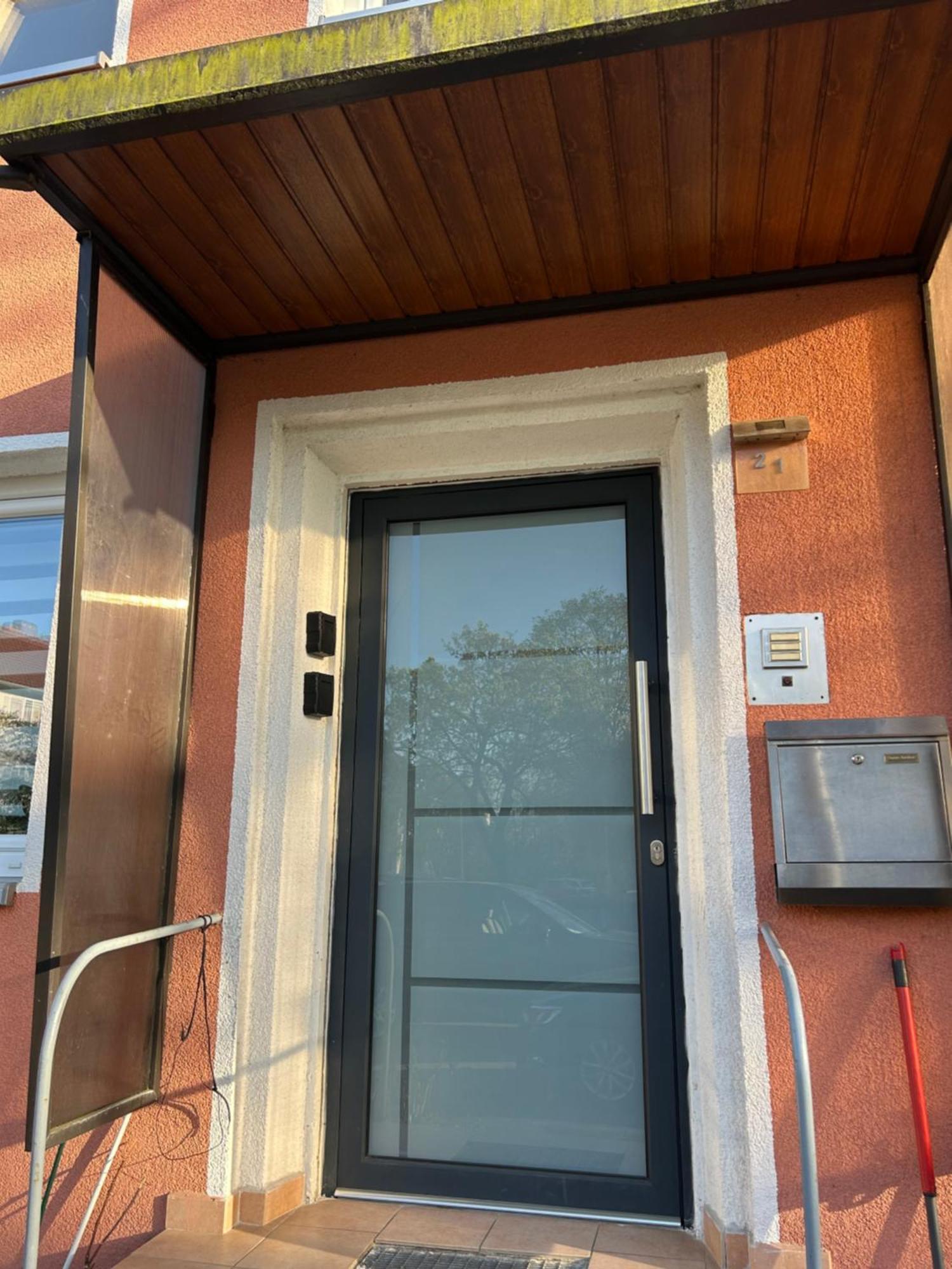 Messe-wohnung Mit Balkon Apartment *