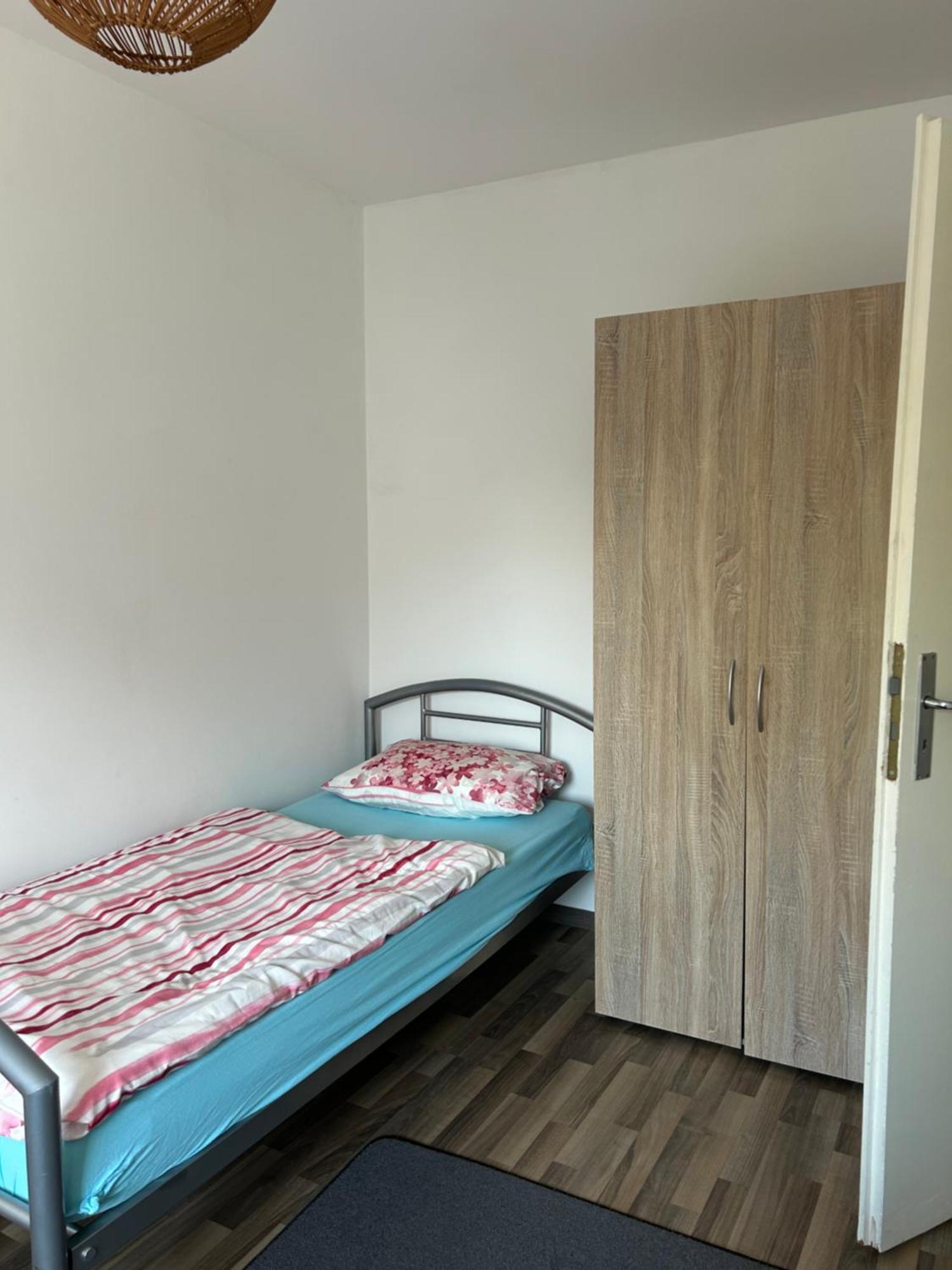 Messe-wohnung Mit Balkon Apartment